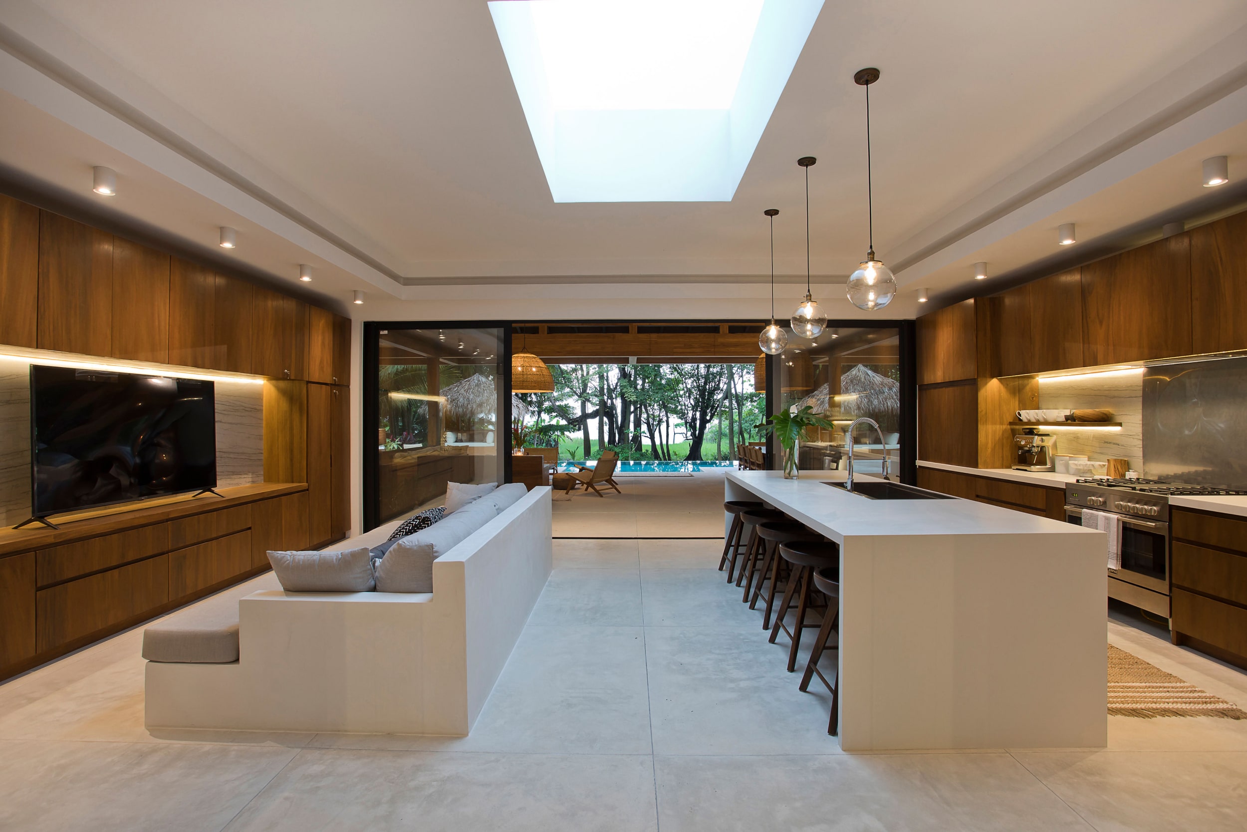 villa-pasha-interior-living-room-kitchen-min