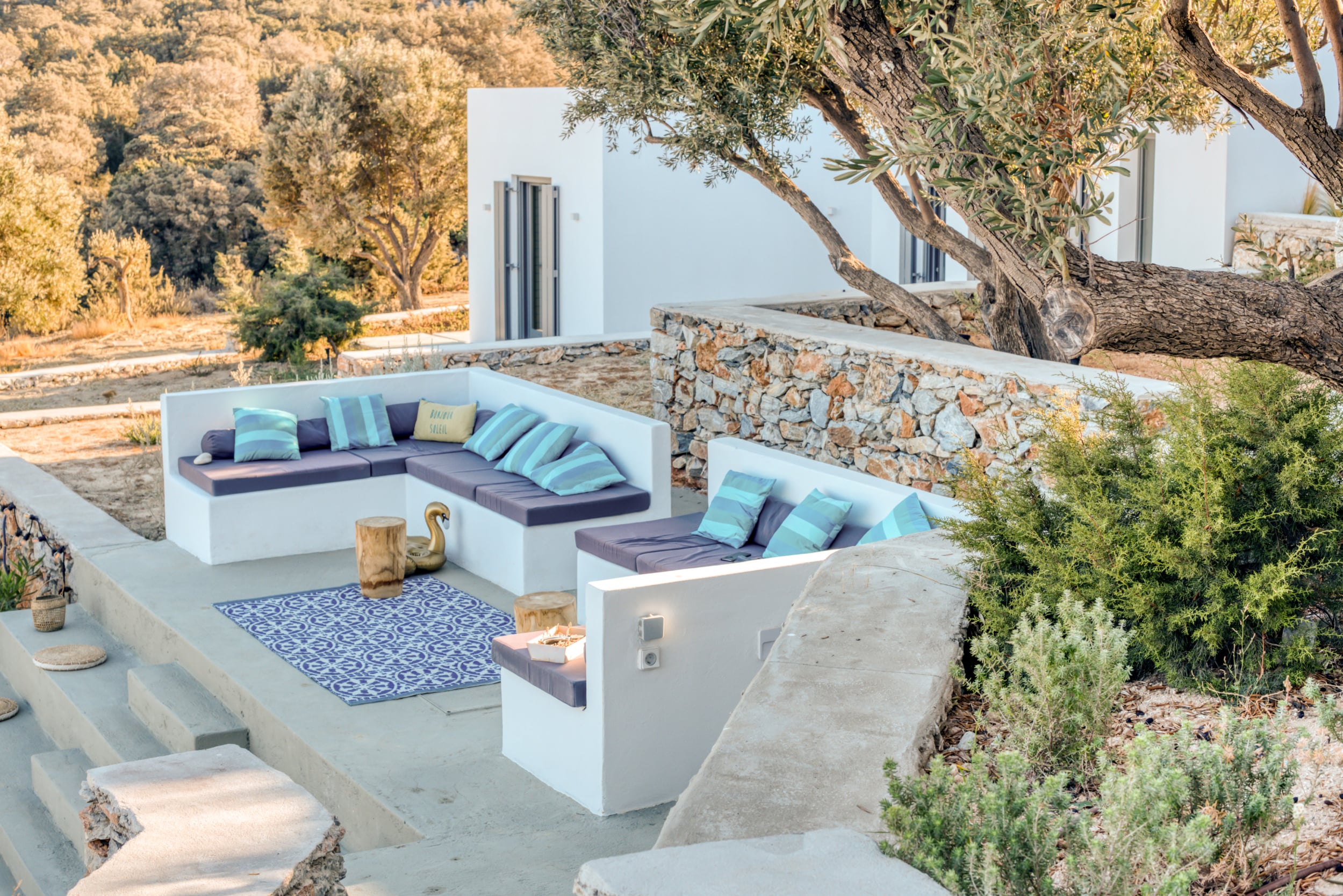 villa-philia-couch-outdoor-lounge-min
