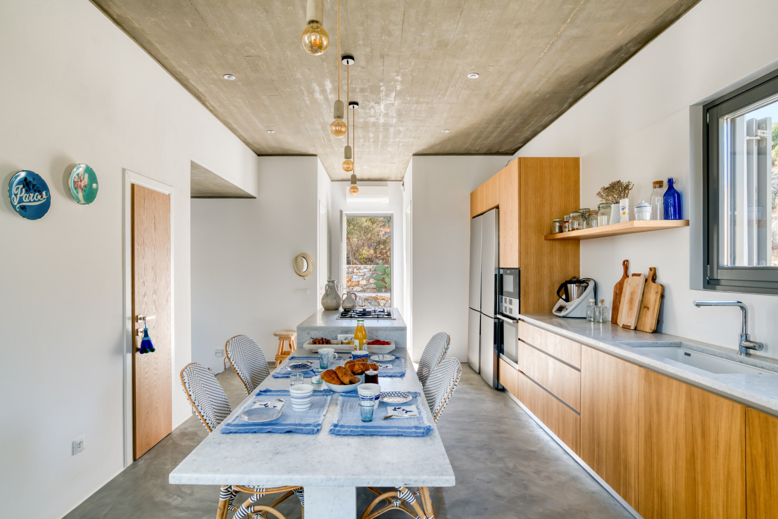 villa-philia-kitchen-min