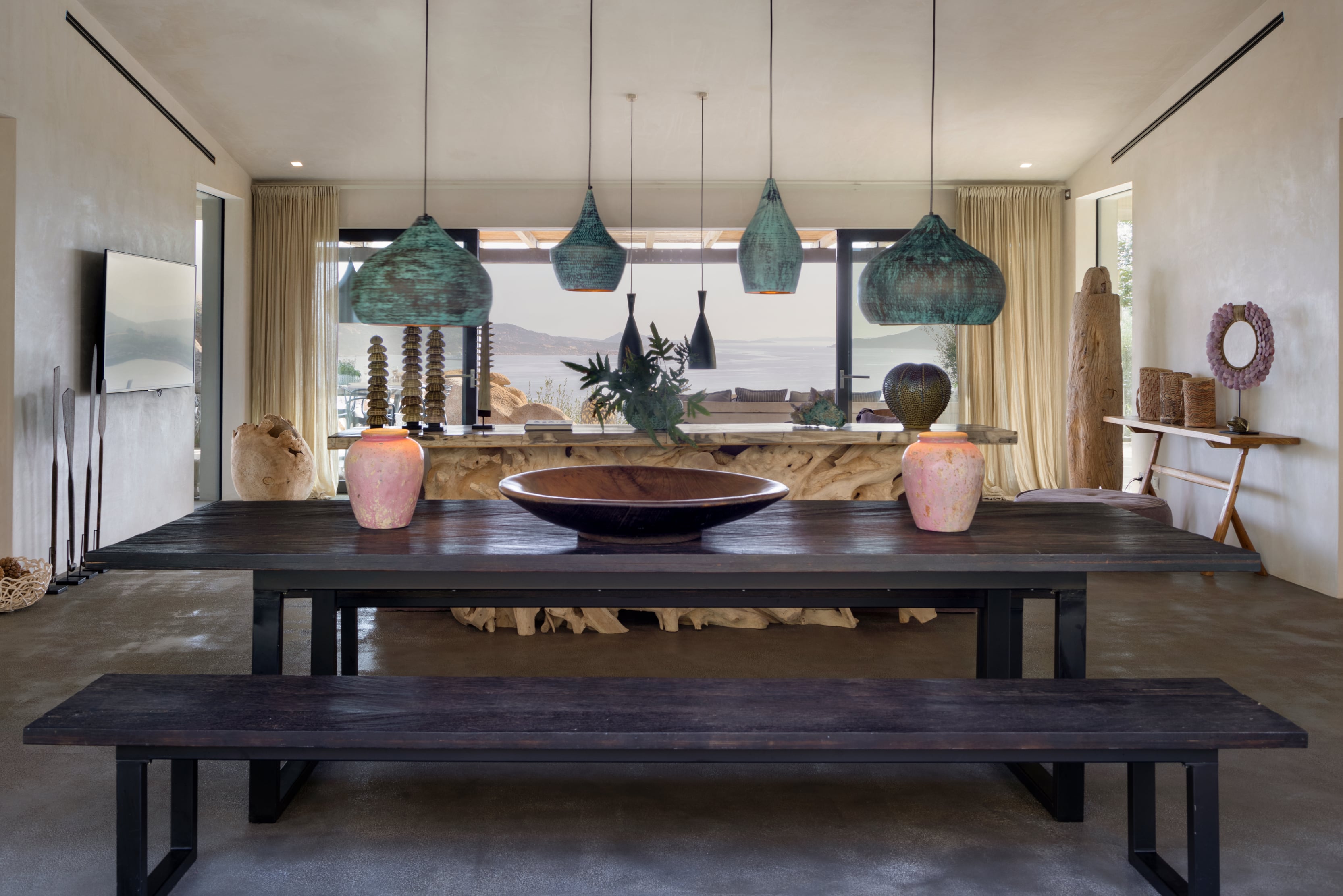 villa-susanna-dining-table-min