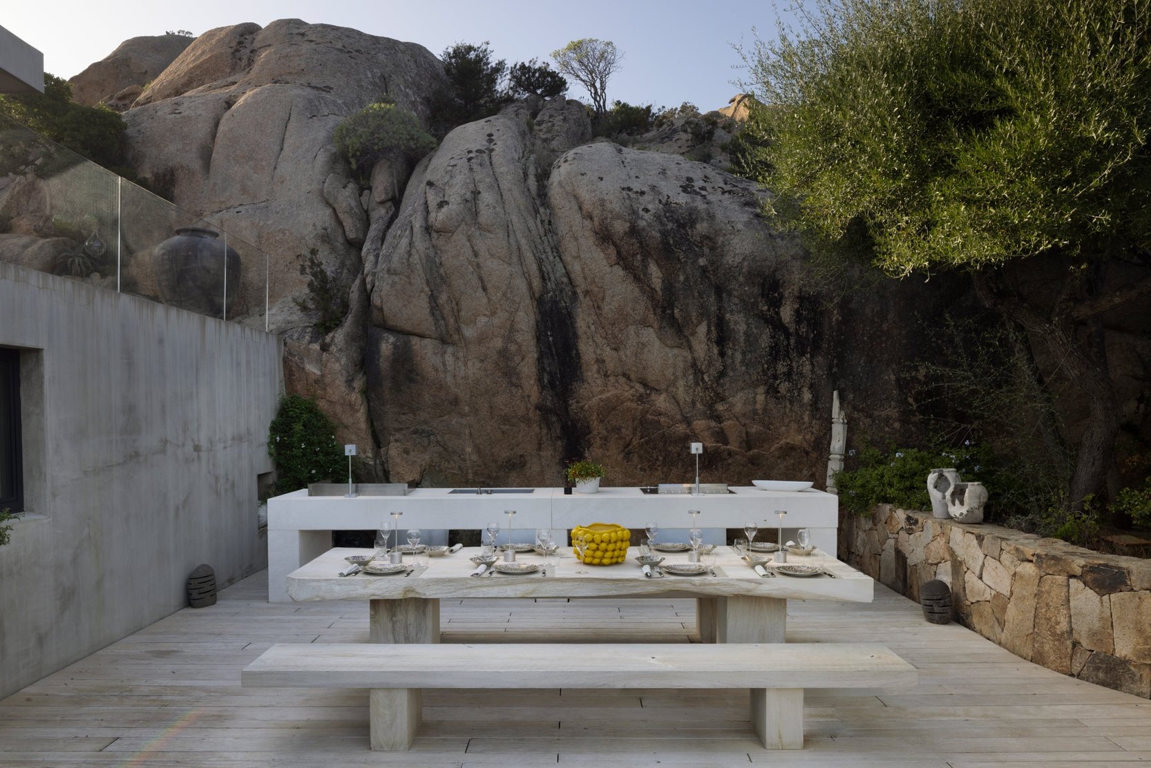 villa-susanna-table-exterieur-montagnes-rocheuses-luxe