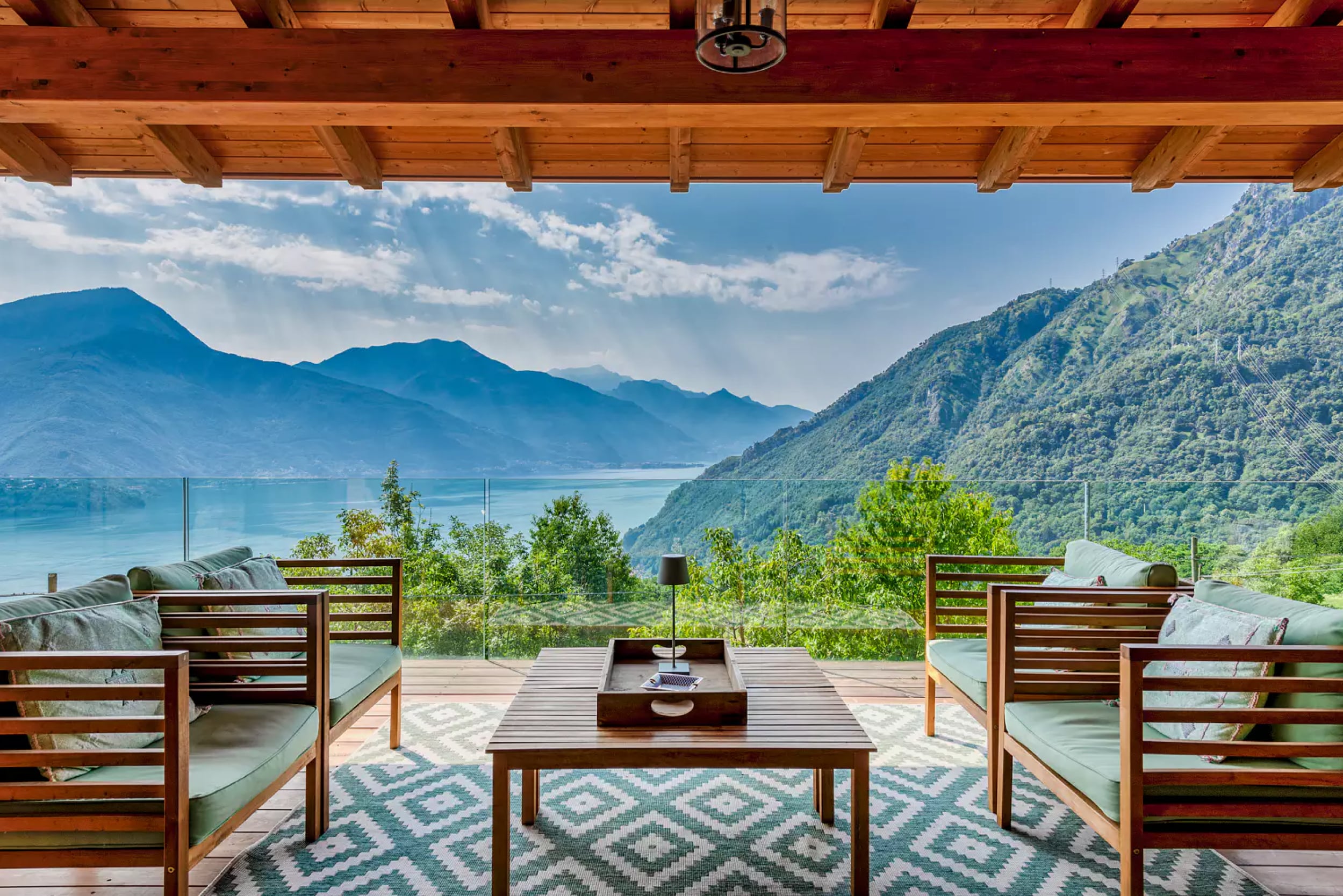 visit-italy-in-august-lake-como-chalet-gatsby-min