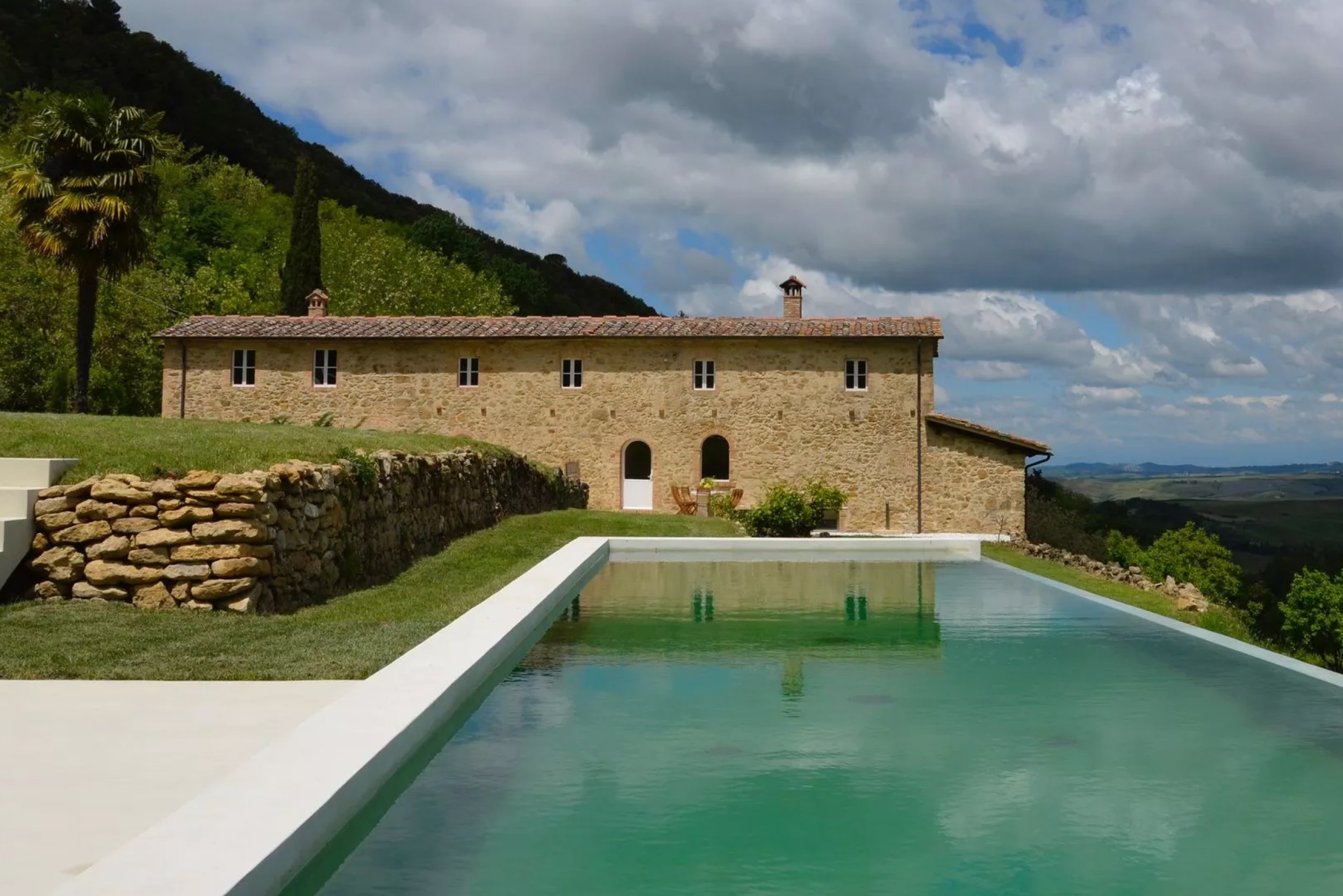 visit-italy-in-august-tuscany-villa-girolamo-min