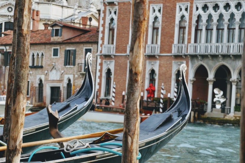 visit-italy-venice-min