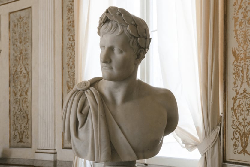 visiter-la-corse-vacances-en-corse-sejour-en-famille-en corse-buste-sculpture-napoleon