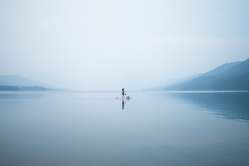 what-to-do-in-lake-como-paddleboarding-min