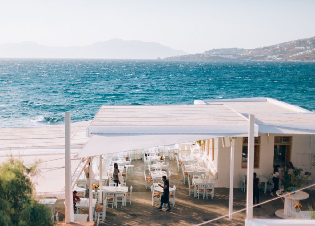 Vacance en famille à Mykonos restaurant plage