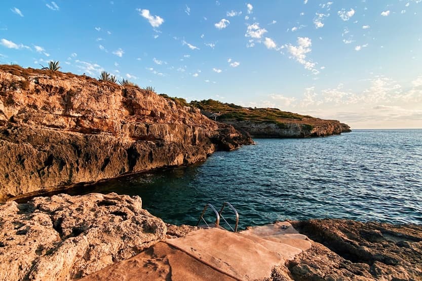 Notre sélection des plus belles criques d’Ibiza, loin de la foule