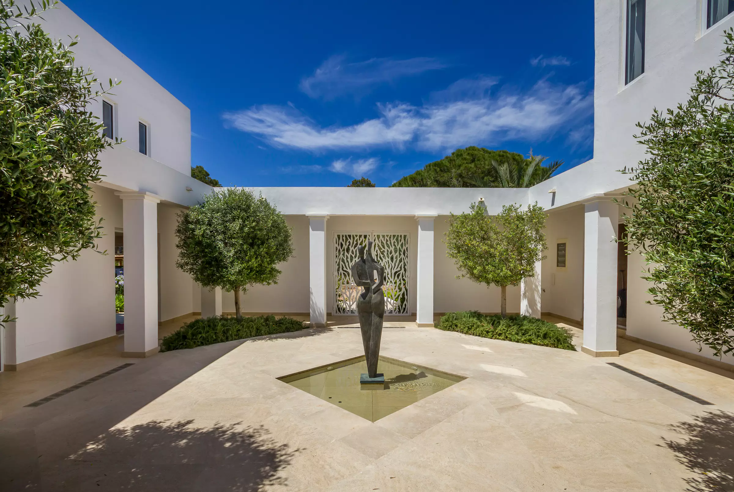 villa antonellahttps://www.lecollectionist.com/fr/location-luxe/villa-antonella-ibiza